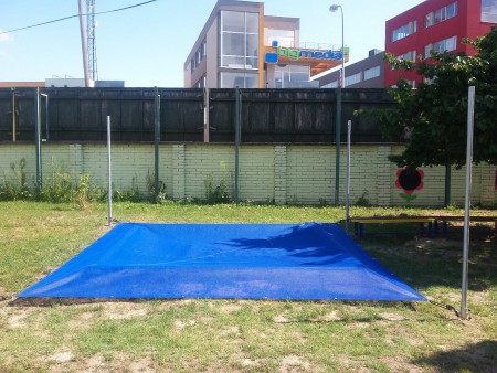 tienenie zadného pieskoviska